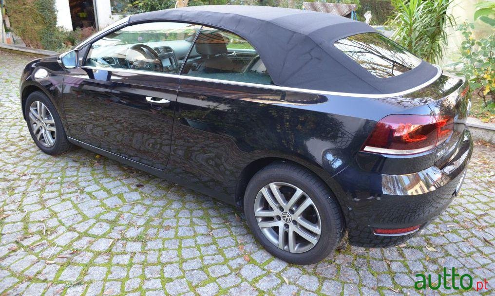 2011' Volkswagen Golf 1.6 Tdi Bluemotion photo #2