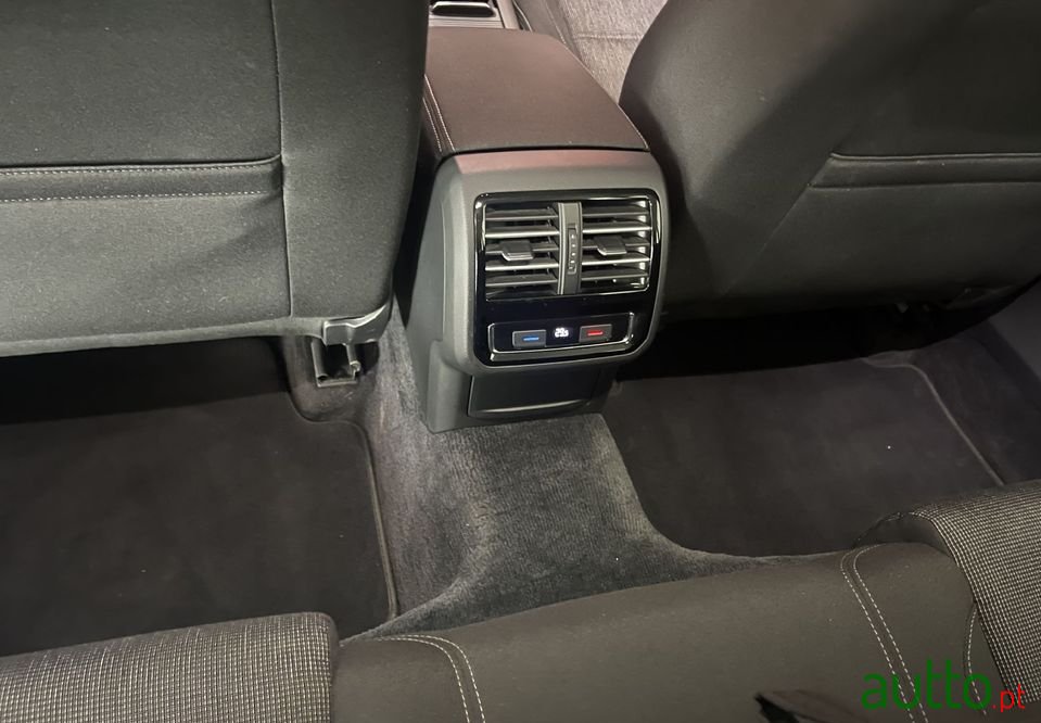 2016' Volkswagen Passat photo #5