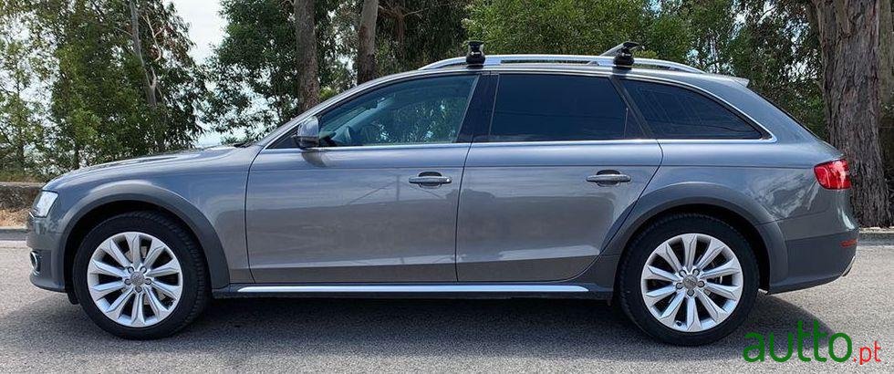 2012' Audi A4 Allroad photo #1