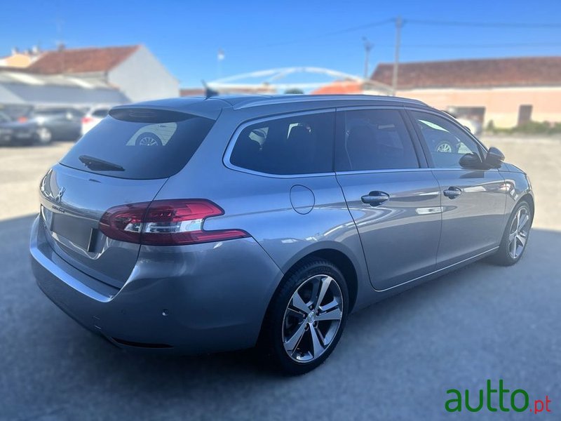 2015' Peugeot 308 photo #4