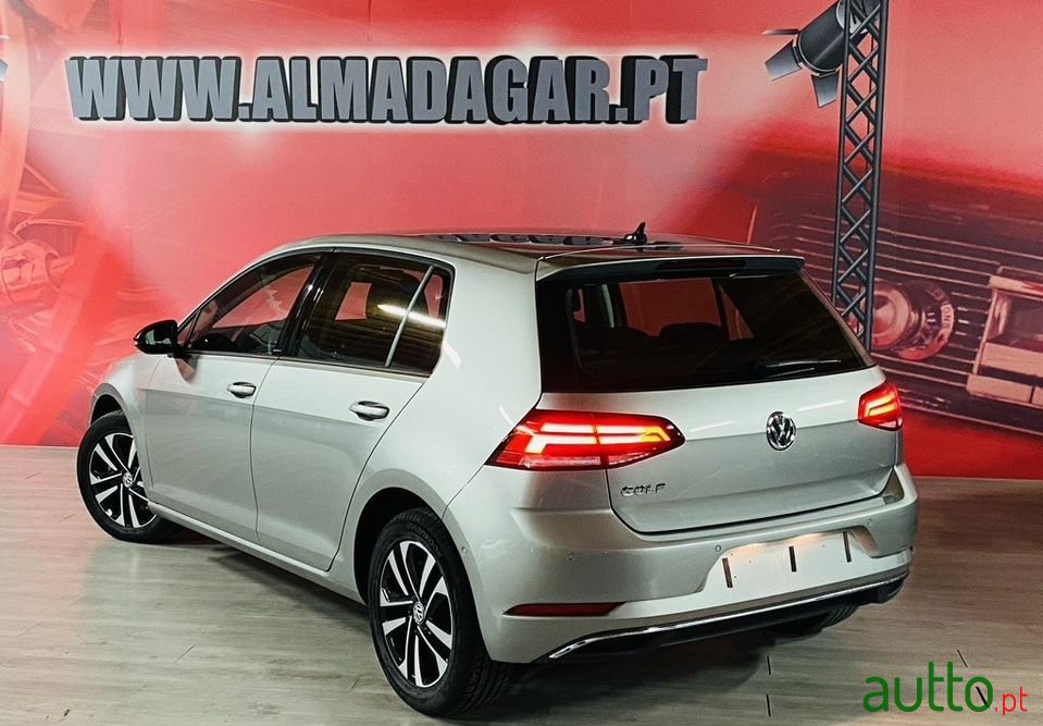 2019' Volkswagen Golf photo #3