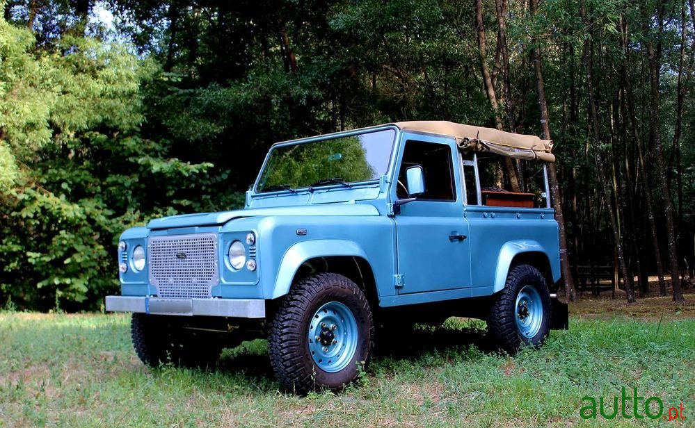 2000' Land Rover Defender photo #1