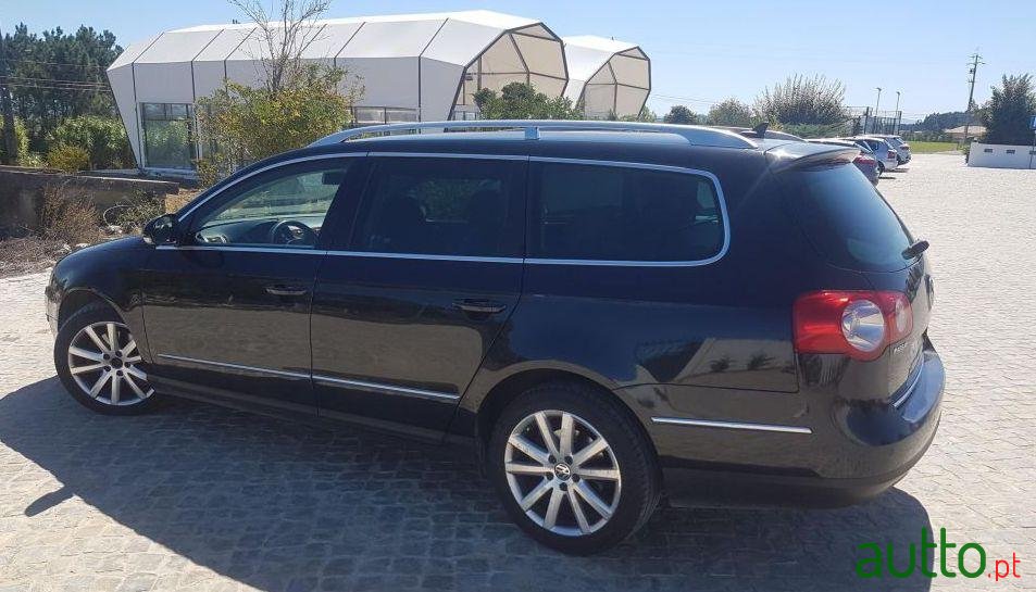 2007' Volkswagen Passat Variant photo #2