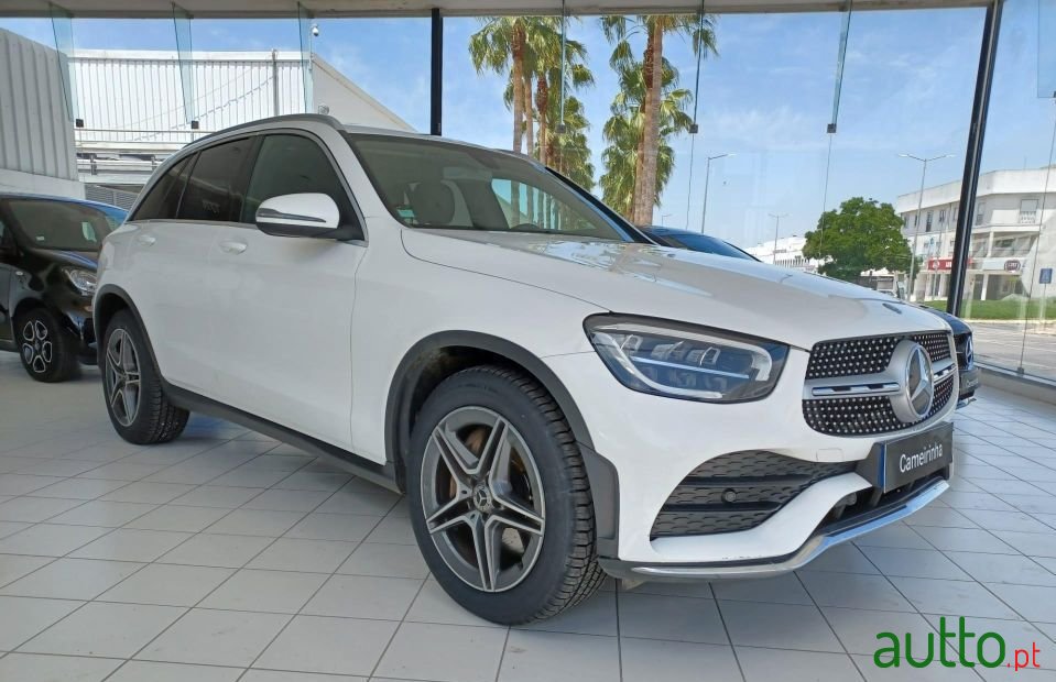 2020' Mercedes-Benz Glc-220 photo #6