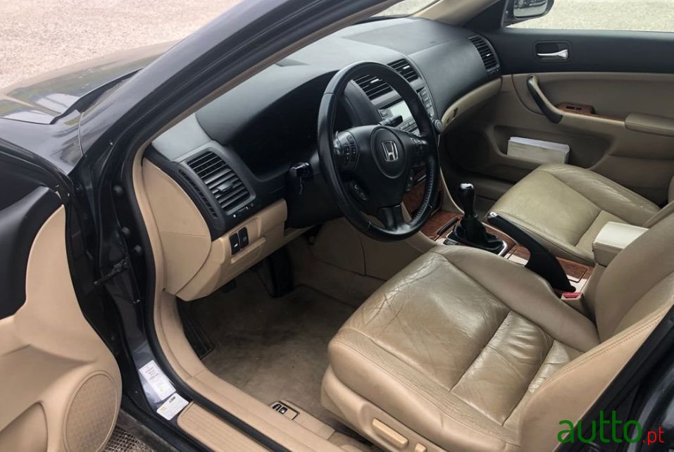 2008' Honda Accord Tourer photo #5