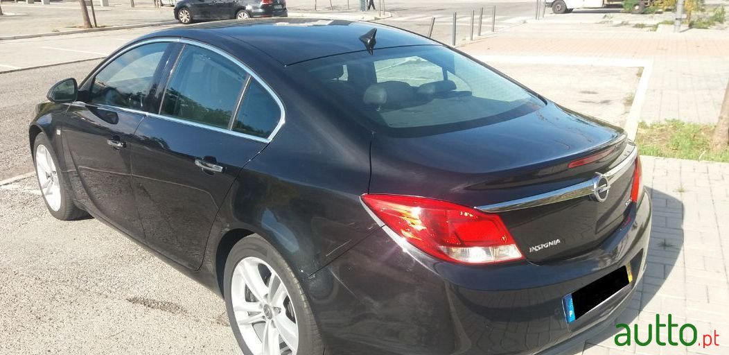 2010' Opel Insignia photo #2