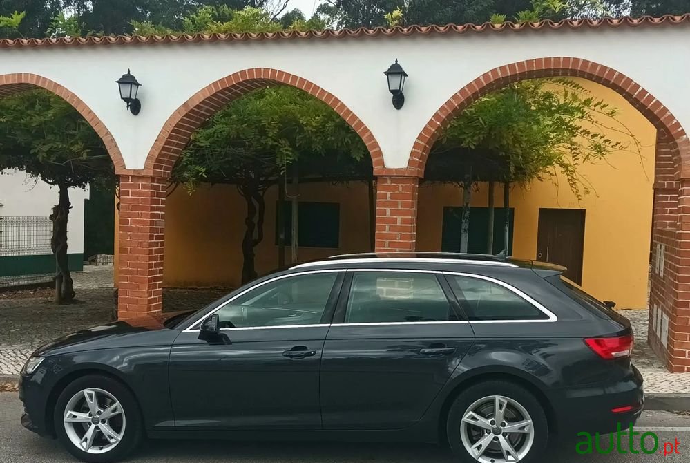 2017' Audi A4 Avant photo #4