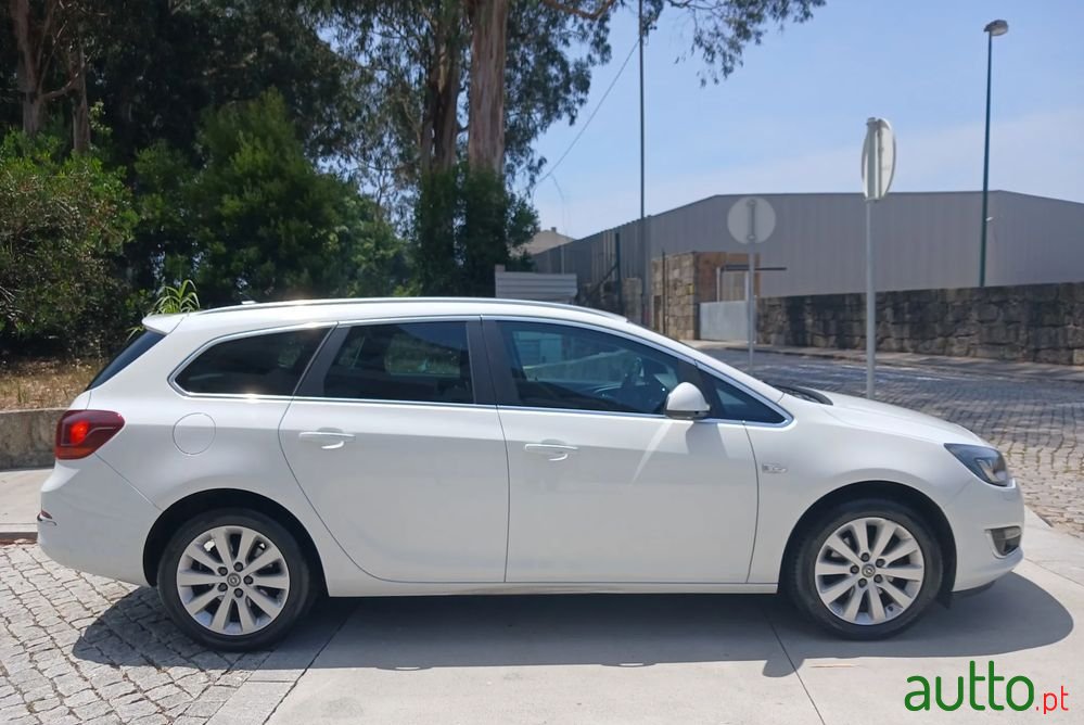 2016' Opel Astra Sports Tourer photo #5