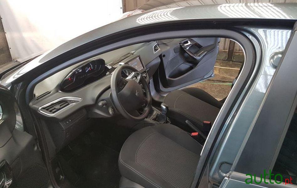 2017' Peugeot 208 Puretch 1.2 photo #4