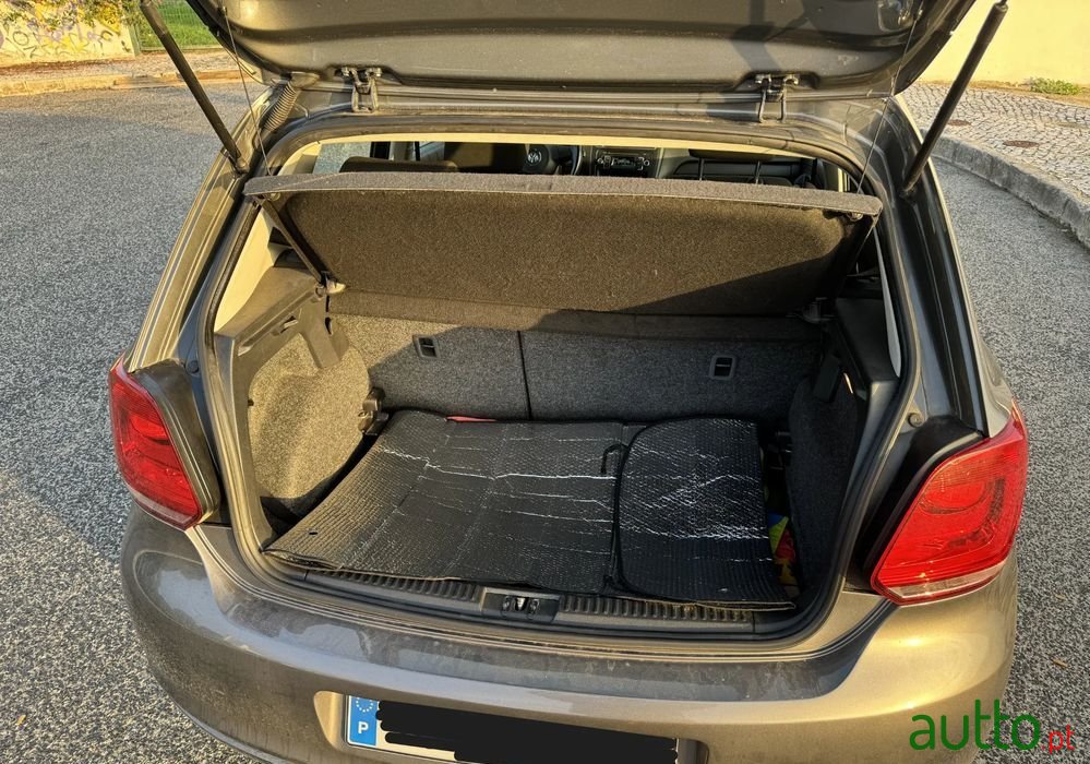 2011' Volkswagen Polo photo #5