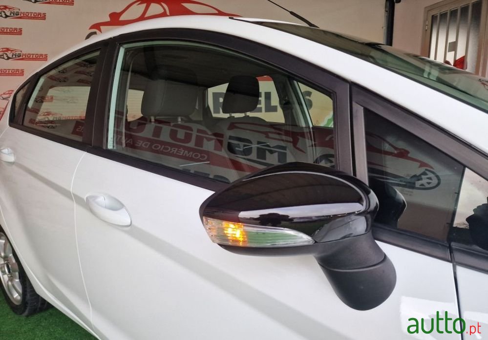 2015' Ford Fiesta photo #5