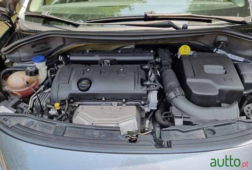 2010' Peugeot 207 photo #5