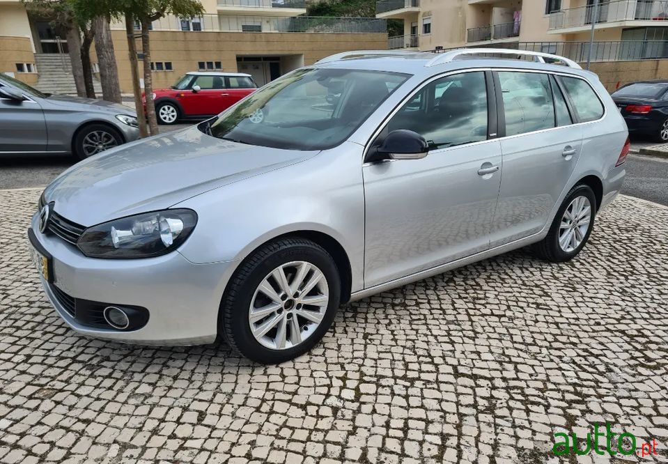 2012' Volkswagen Golf Variant photo #2