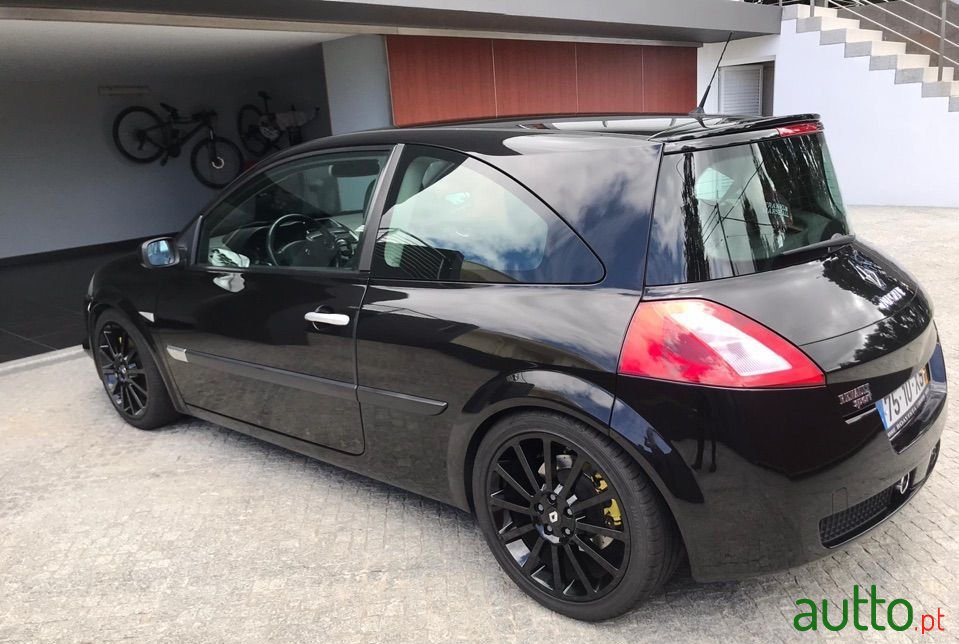 2004' Renault Megane Sport photo #1