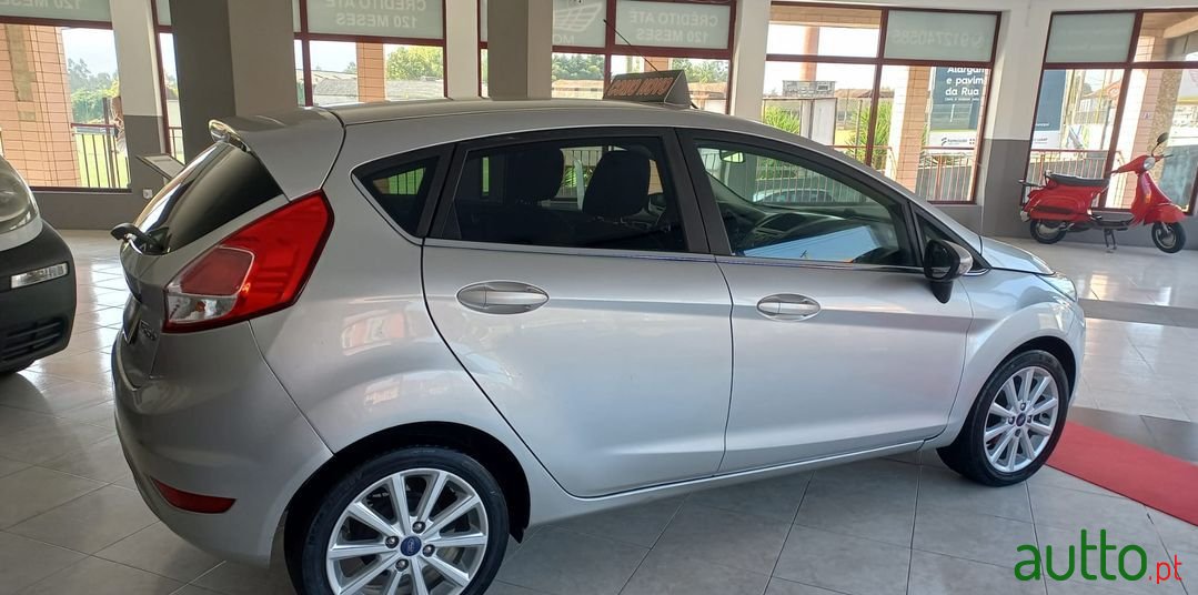 2016' Ford Fiesta photo #5