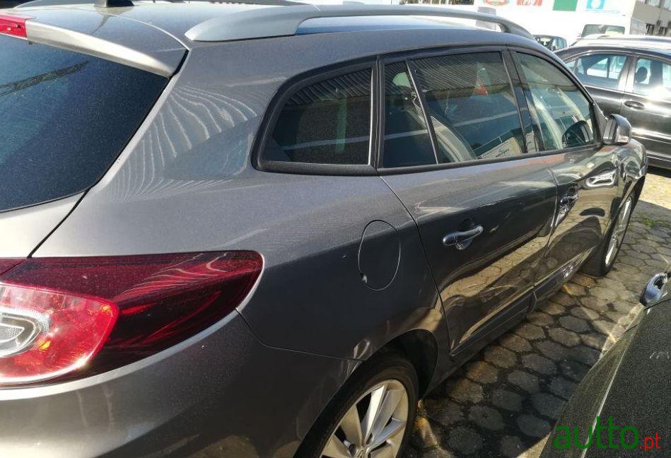 2011' Renault Megane Sport Tourer photo #1