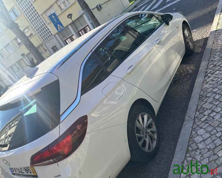 2017' Opel Astra Sports Tourer photo #3