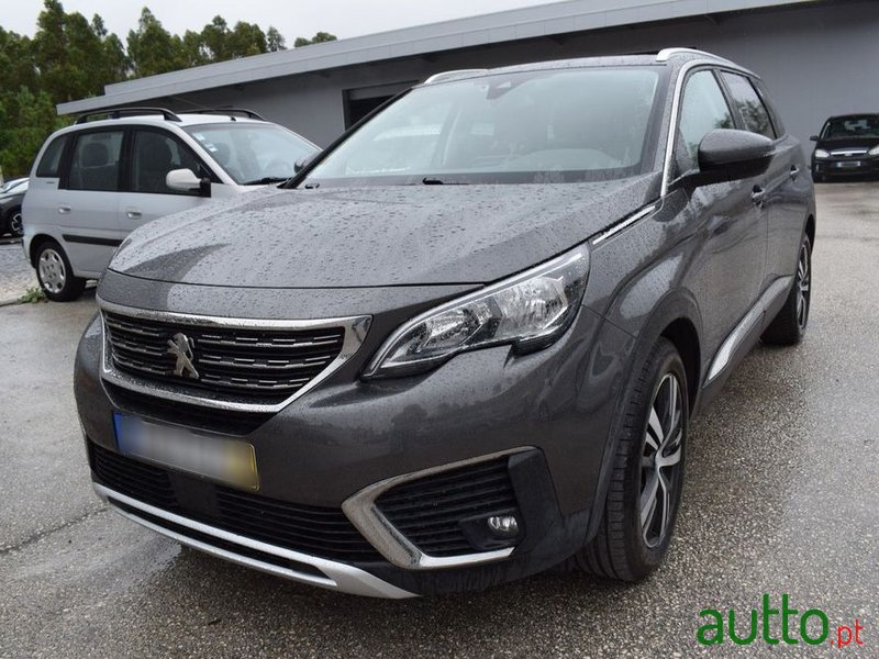 2020' Peugeot 5008 photo #3