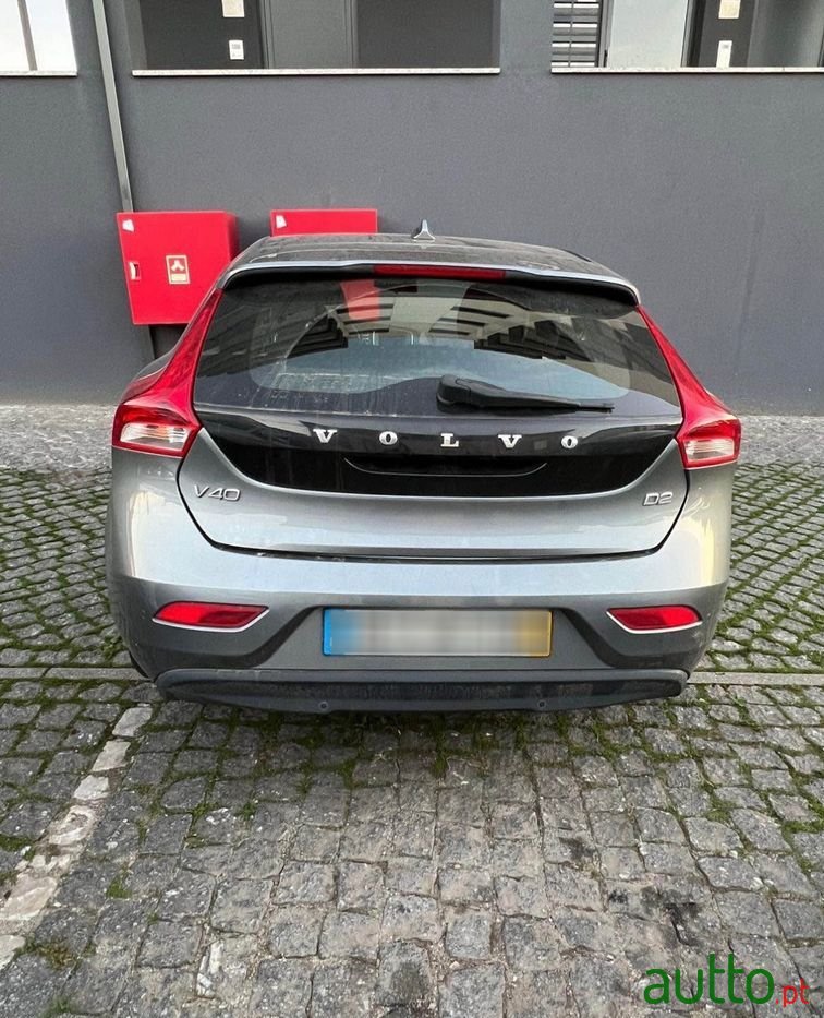 2015' Volvo V40 photo #2