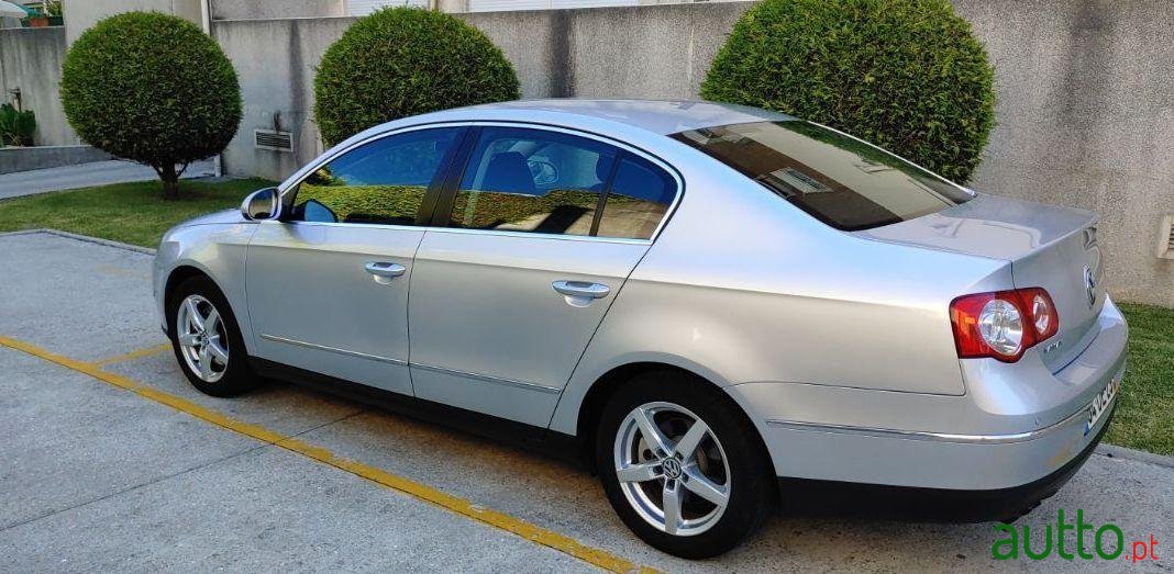 2007' Volkswagen Passat photo #2