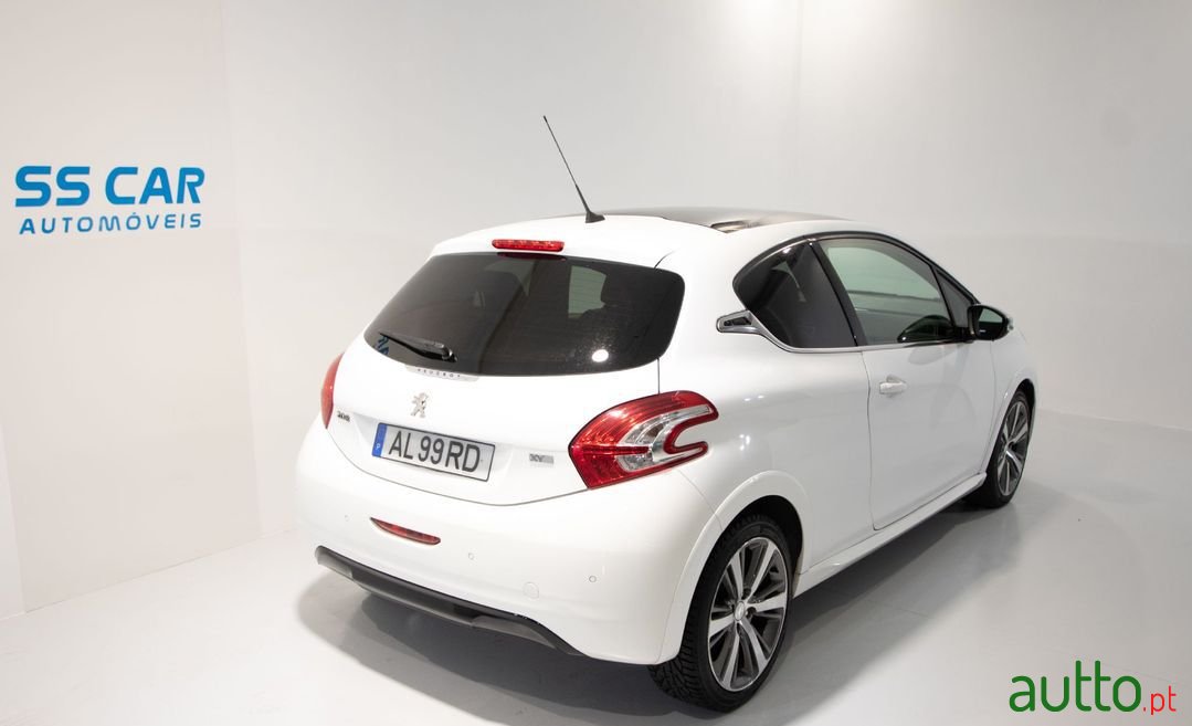 2015' Peugeot 208 photo #2