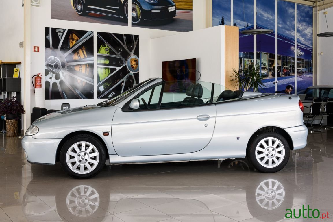 2002' Renault Megane photo #2