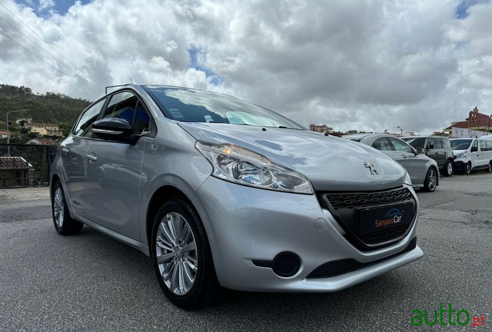 2015' Peugeot 208 1.4 Hdi Active photo #4