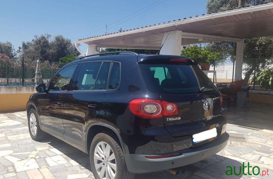 2010' Volkswagen Tiguan photo #4