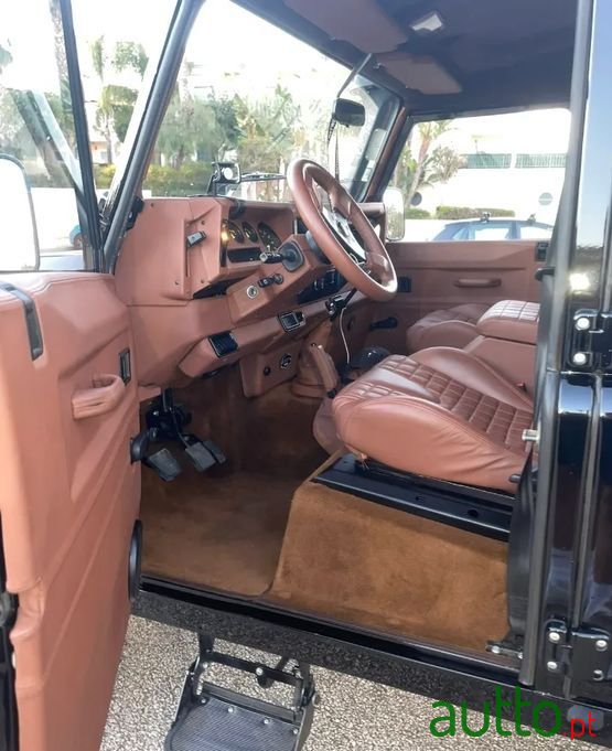 2004' Land Rover Defender photo #2