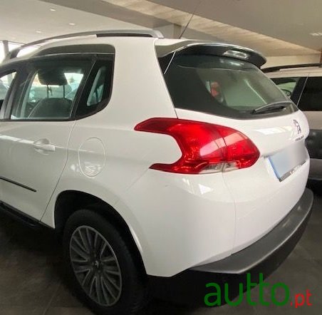 2015' Peugeot 2008 photo #3