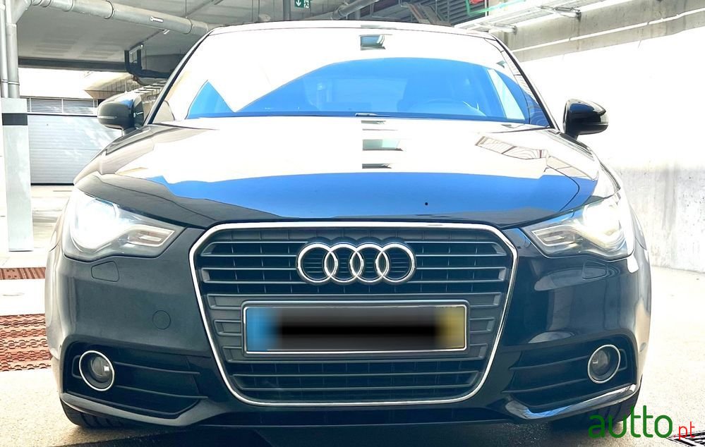 2011' Audi A1 1.6 Tdi Sport photo #5