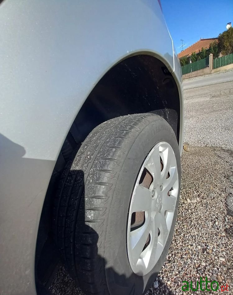 2008' Peugeot 207 photo #5