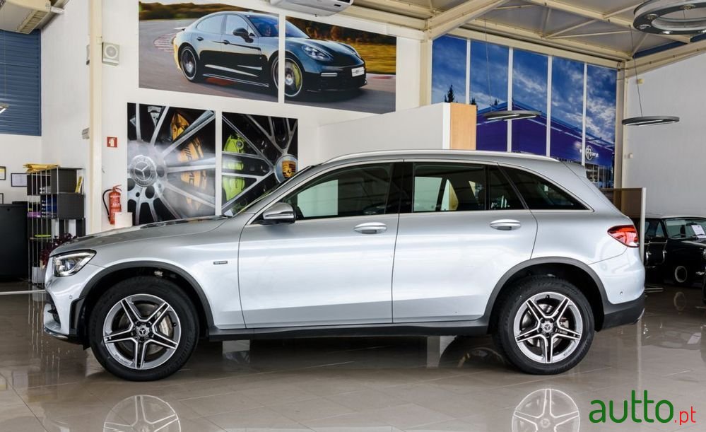2020' Mercedes-Benz GLC 300 De 4Matic photo #2
