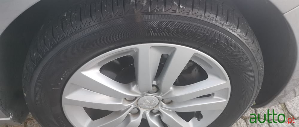 2014' Peugeot 308 photo #5