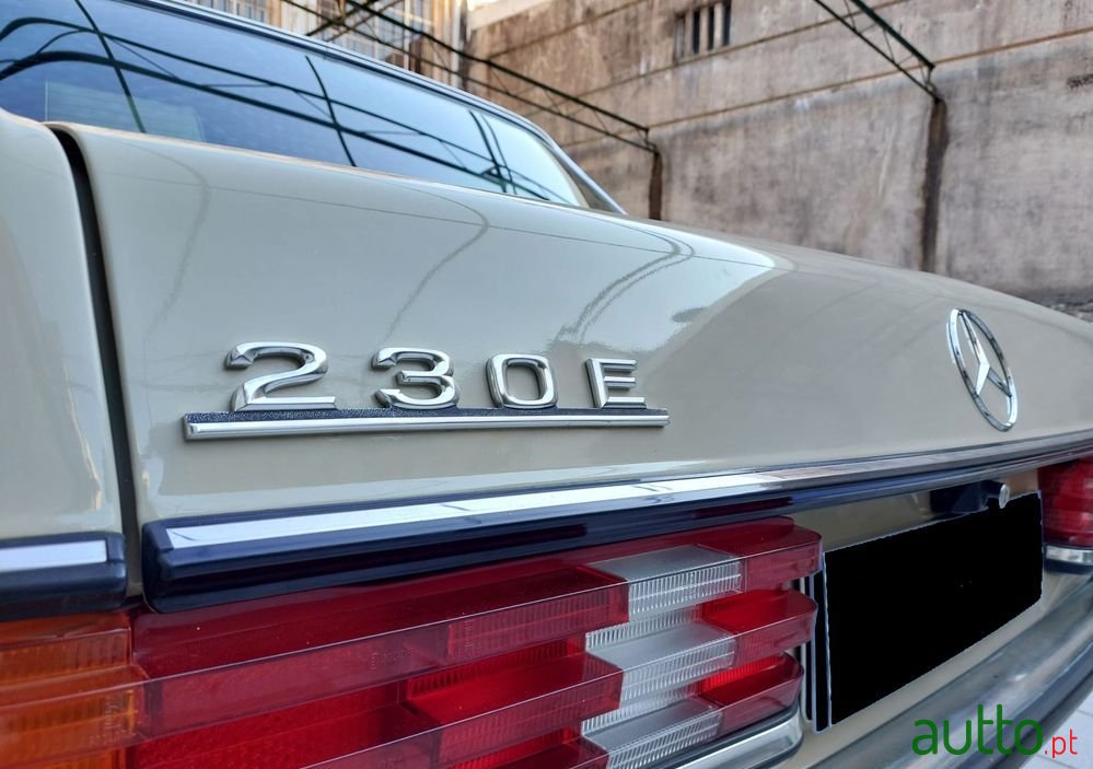 1982' Mercedes-Benz W123 photo #3