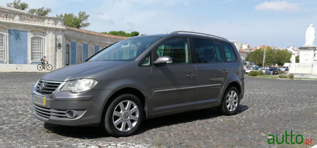 2006' Volkswagen Touran photo #1