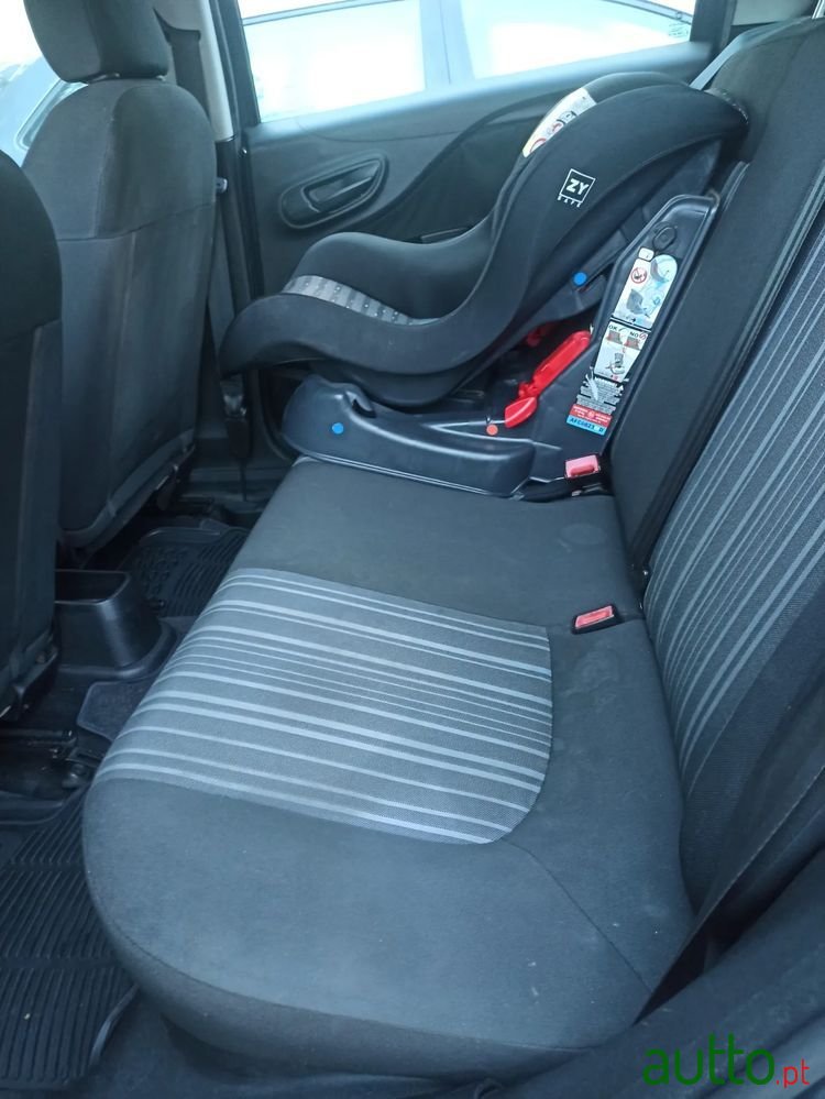 2011' Fiat Punto Evo photo #4