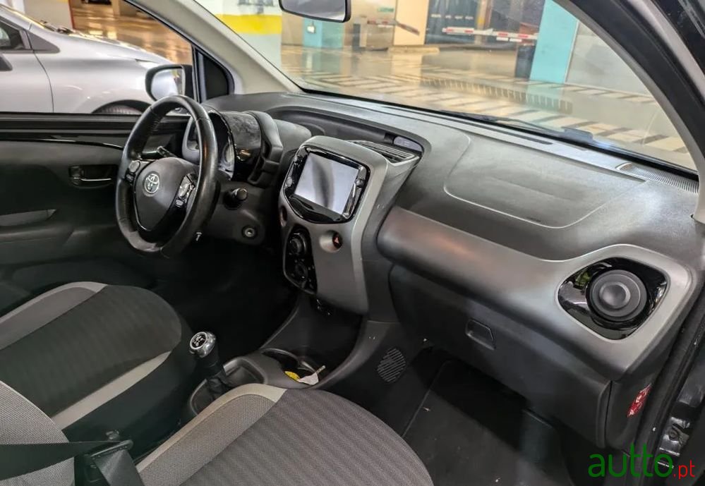 2020' Toyota Aygo photo #6