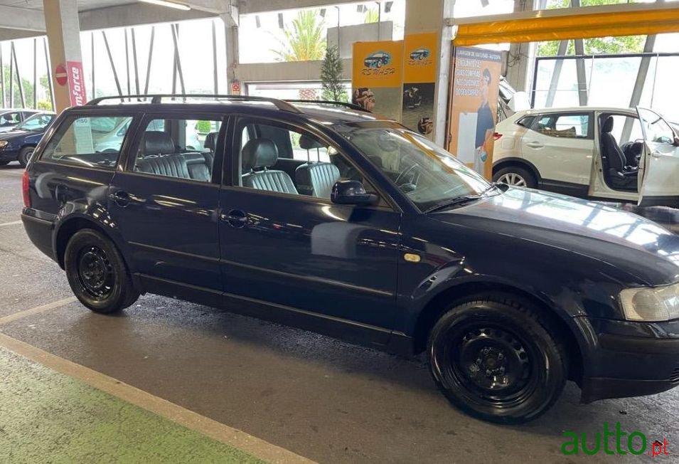 1998' Volkswagen Passat Variant photo #1