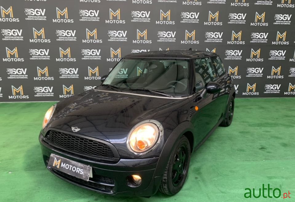 2010' MINI Cooper photo #1