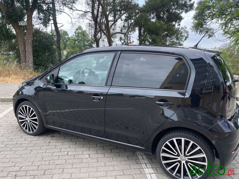 2018' Volkswagen Up! 1.0 Bmt High photo #2