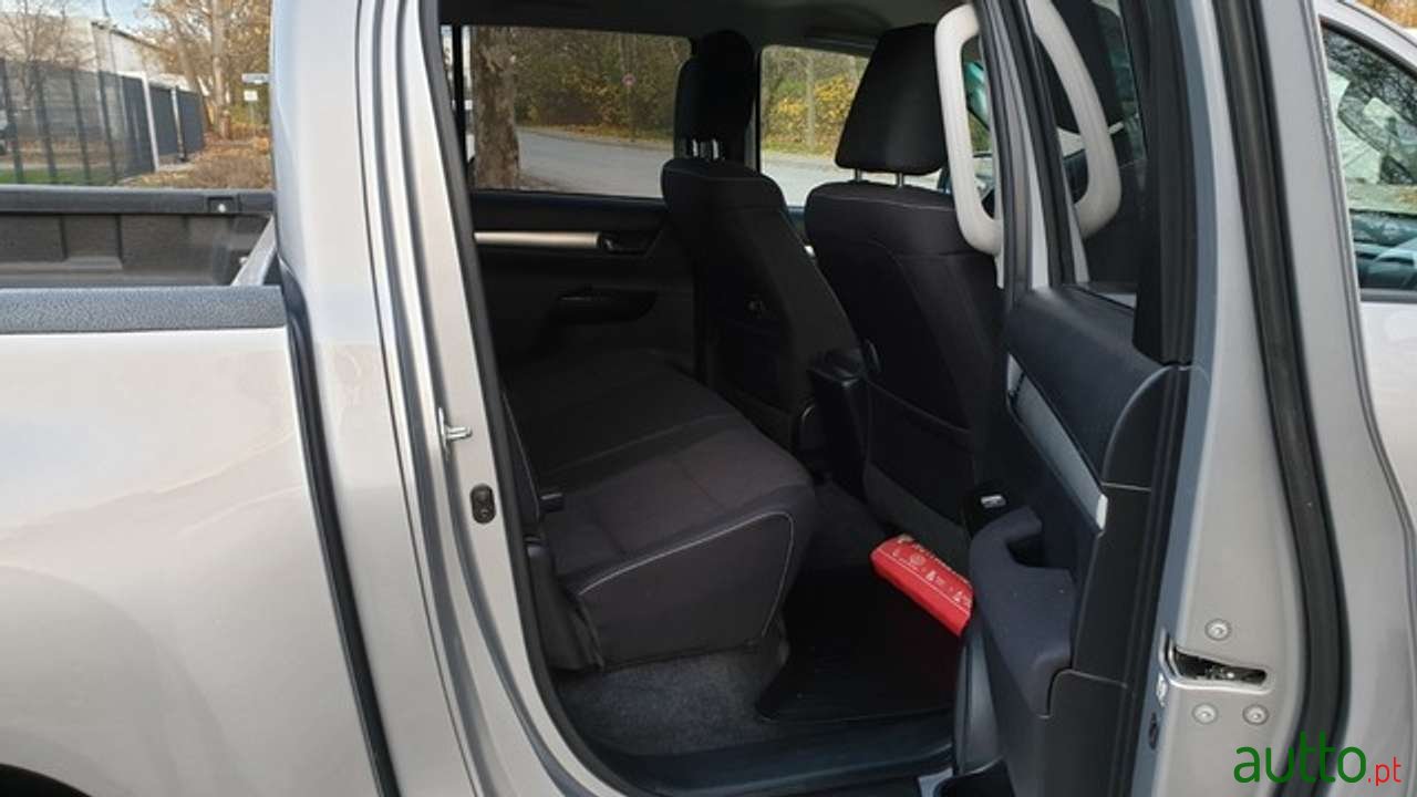 2017' Toyota photo #4