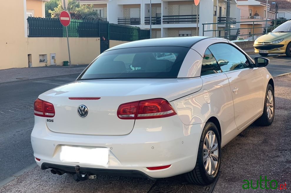 2011' Volkswagen Eos photo #3