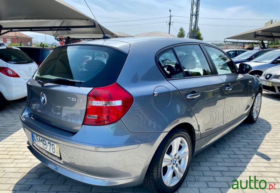 2011' BMW 118 D photo #4