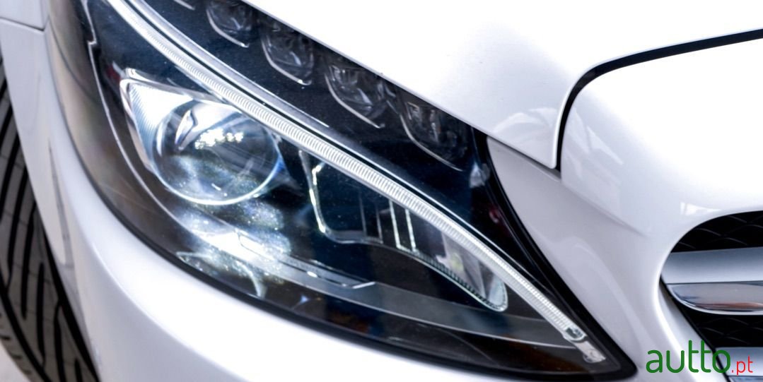 2015' Mercedes-Benz C-200 photo #3