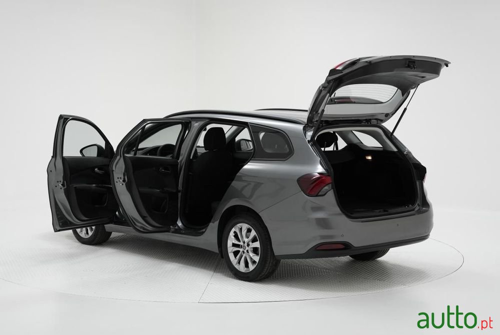 2020' Fiat Tipo Station Wagon photo #5