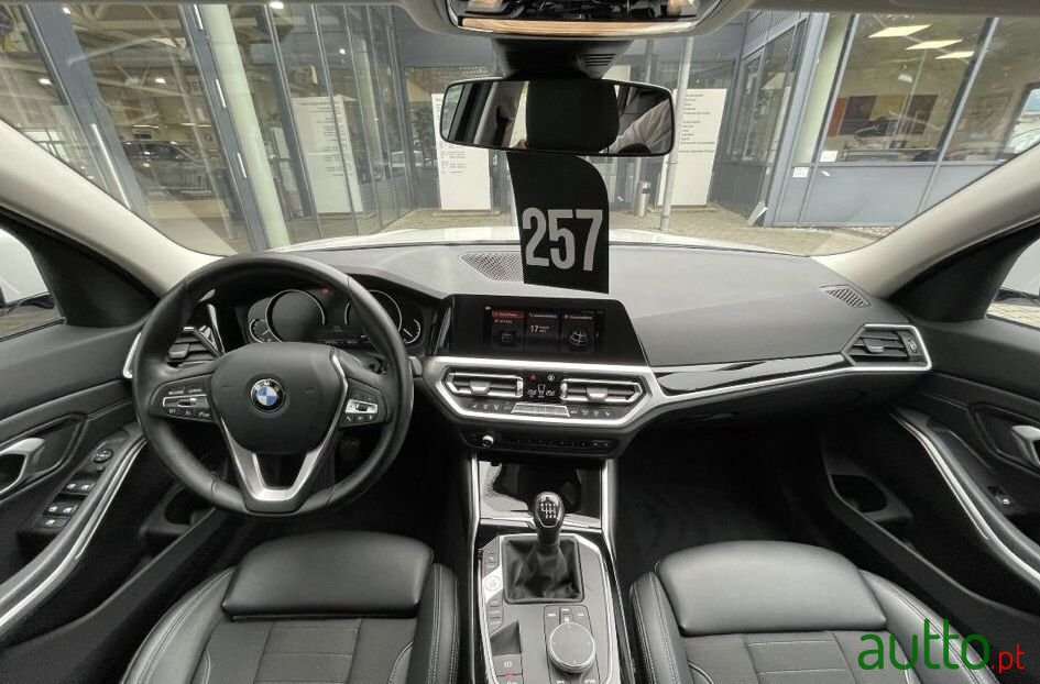 2019' BMW 320 D Touring photo #4