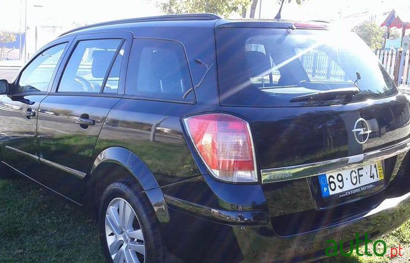 2008' Opel Astra Caravan photo #2