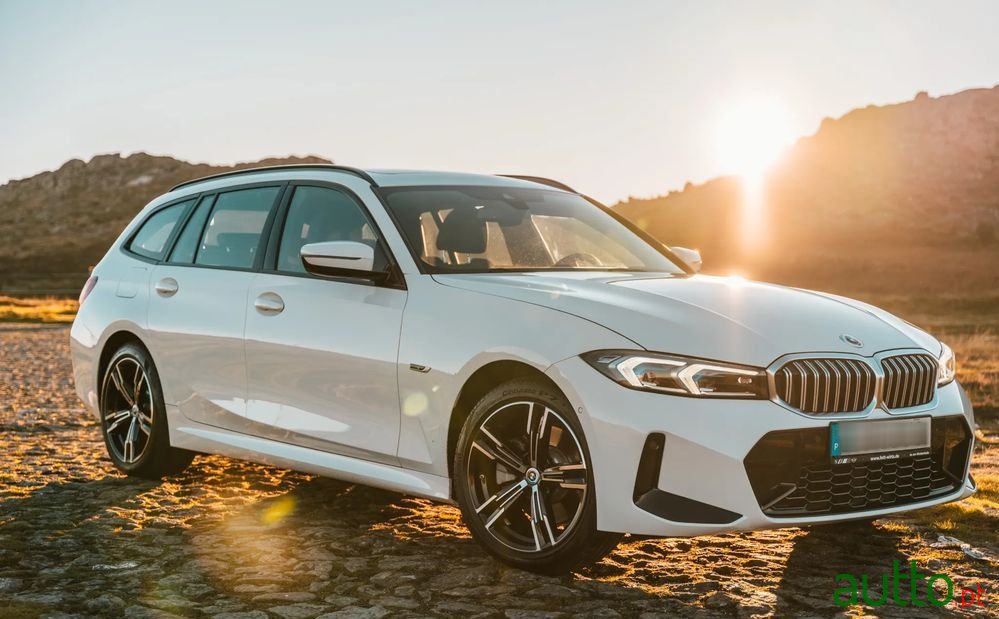 2022' BMW 330 E Pack M Auto photo #1