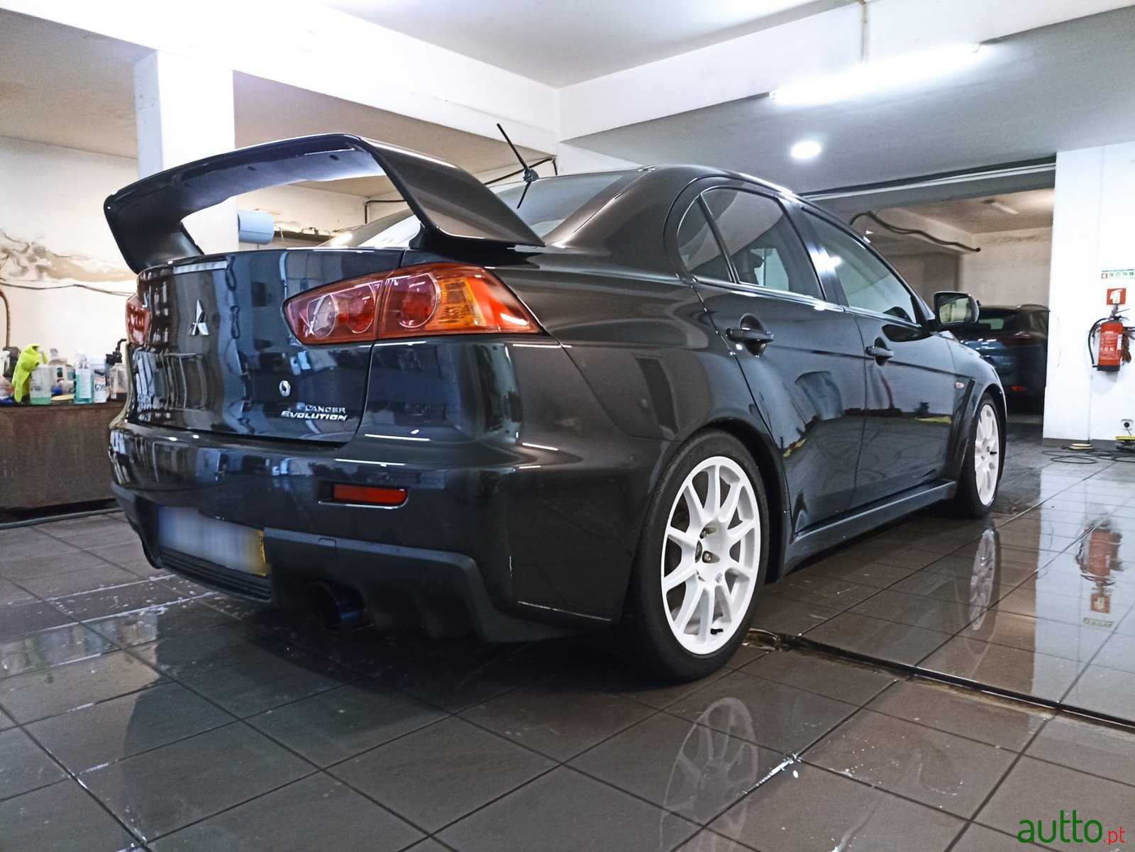 2009' Mitsubishi Eclipse photo #3